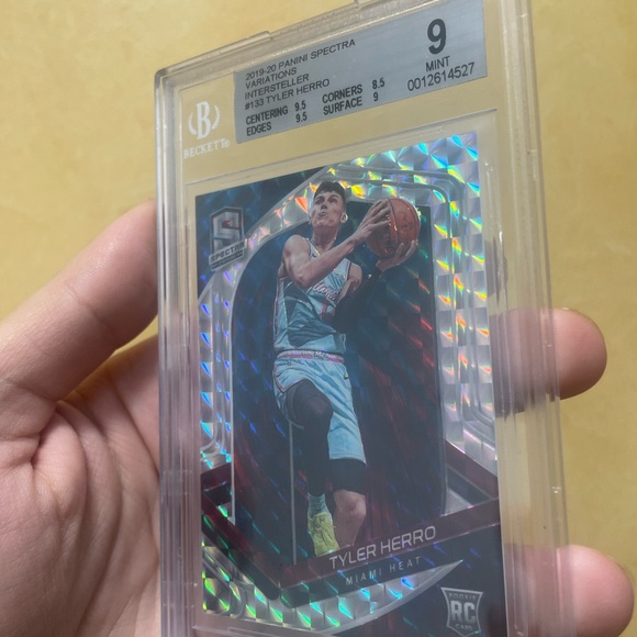 2019-20 Panini Spectra Tyler Hero Interstellar Prizm /49 Beckett 07 of#133